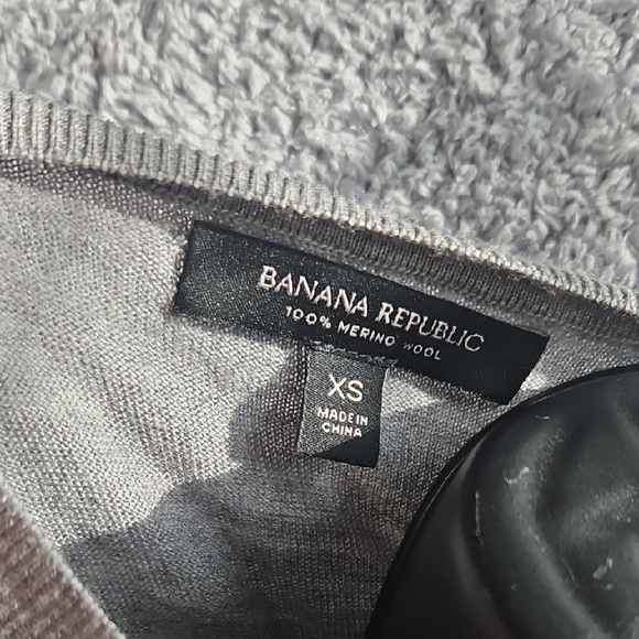 Banana Republic Heather Gray Short Sleeve Top - Picture 4 of 4